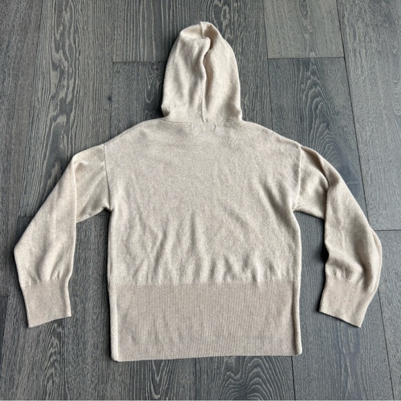 Weekend Stories Aubrianna Recycled Cashmere Hoodie in Heather Oatmeal Size XS - Picture 5 of 8